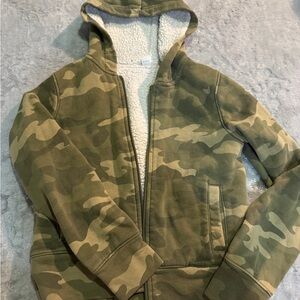 Old Navy Kids Green Camouflage Puffer Jacket